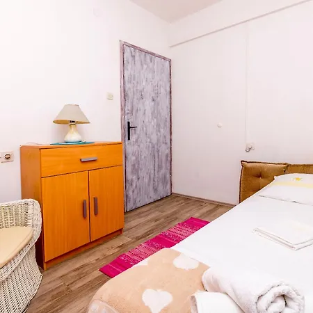 Nikola Apartment Maslinica