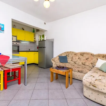 Nikola Apartment