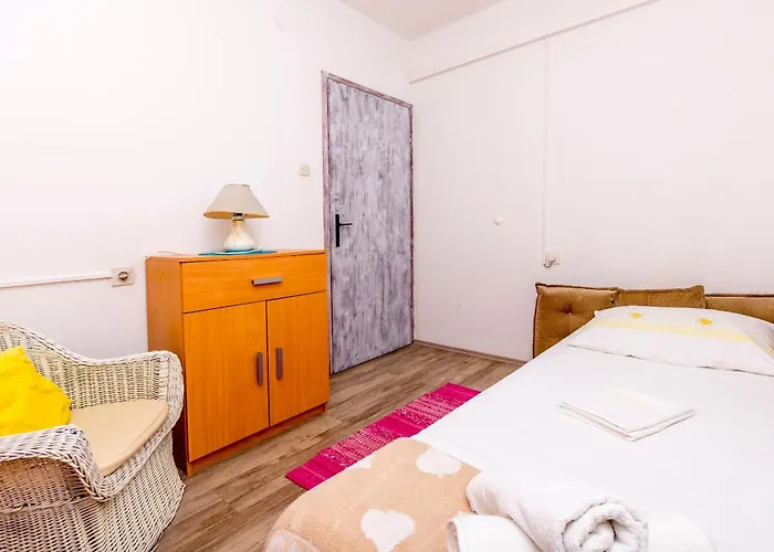 Nikola Apartment Maslinica