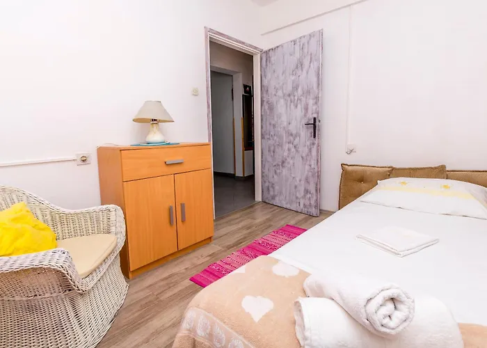 Nikola Apartment Maslinica