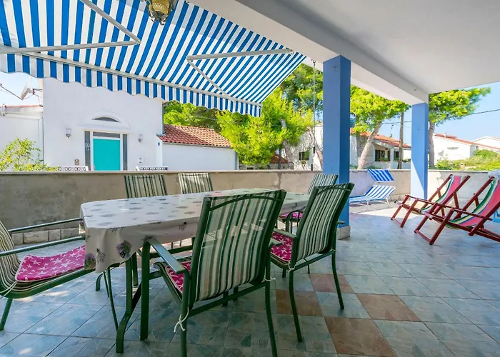 Nikola Apartment